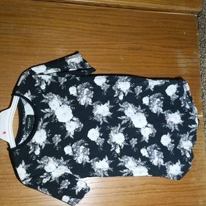 Black and white Flower tee